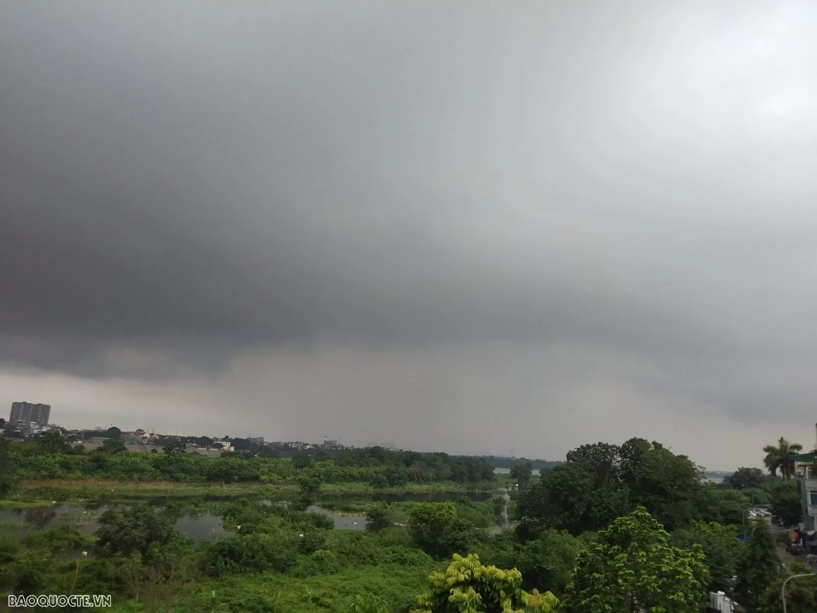 Áp thấp nhiệt đới tại Philippines có khả năng mạnh lên thành bão, đi vào Biển Đông, gây mưa lớn ở Bắc Bộ Áp thấp nhiệt đới tại Philippines có khả năng mạnh lên thành bão, đi vào Biển Đông, gây mưa lớn ở Bắc Bộ