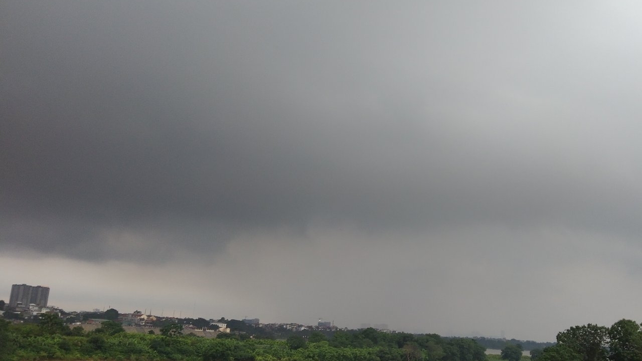 ap thap nhiet doi tai philippines co kha nang manh len thanh bao di vao bien dong gay mua lon o bac bo