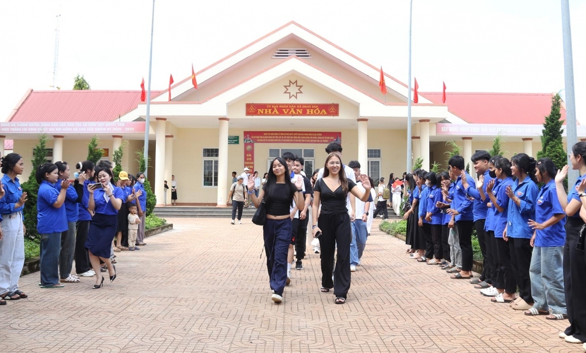 Trại hè Việt Nam 2025: Lan tỏa tình cảm của kiều bào trẻ đến với bà con Buôn Tuôr B, tỉnh Đắk Lắk