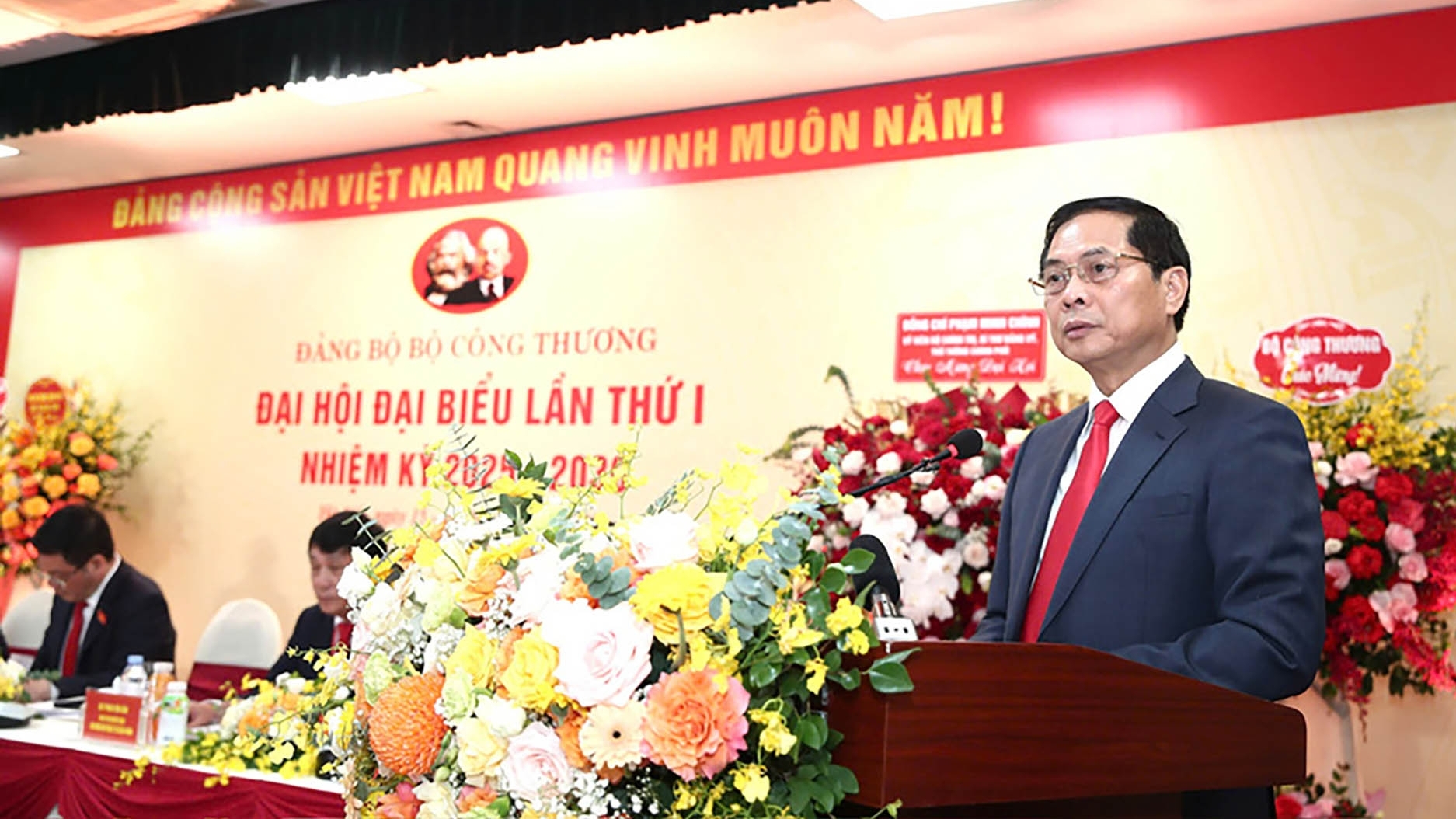 phat huy vai tro nong cot tru cot cua nganh cong thuong trong phat trien kinh te dat nuoc