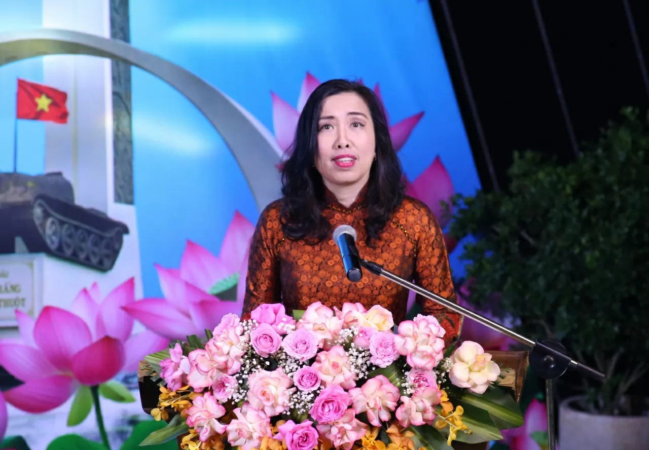Thứ trưởng Bộ Ngoại giao Lê Thị Thu Hằng phát biểu khiai mạc buổi Lễ. (Ảnh: Thành Long) Thứ trưởng Bộ Ngoại giao Lê Thị Thu Hằng phát biểu khiai mạc buổi Lễ. (Ảnh: Thành Long)