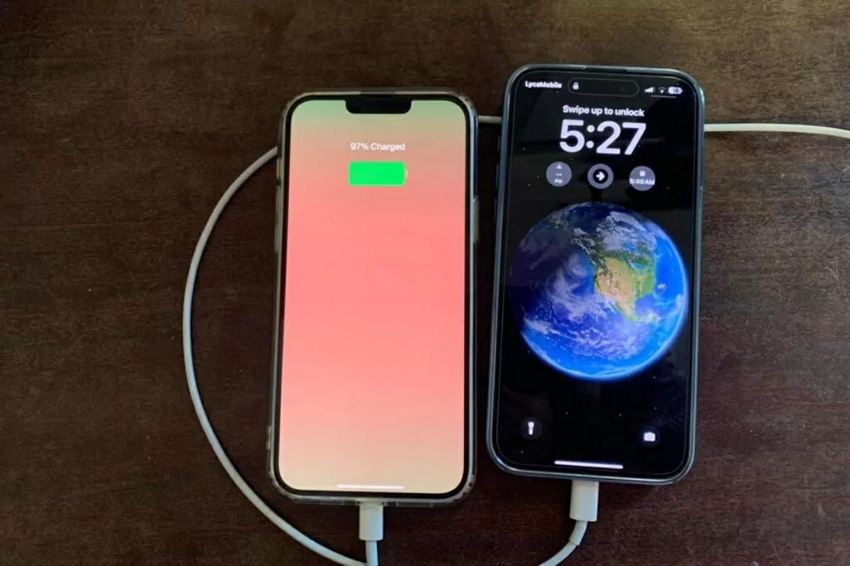 Cách chia sẻ pin từ iPhone sang iPhone khác nhanh chóng và đơn giản. Cách chia sẻ pin từ iPhone sang iPhone khác nhanh chóng và đơn giản.