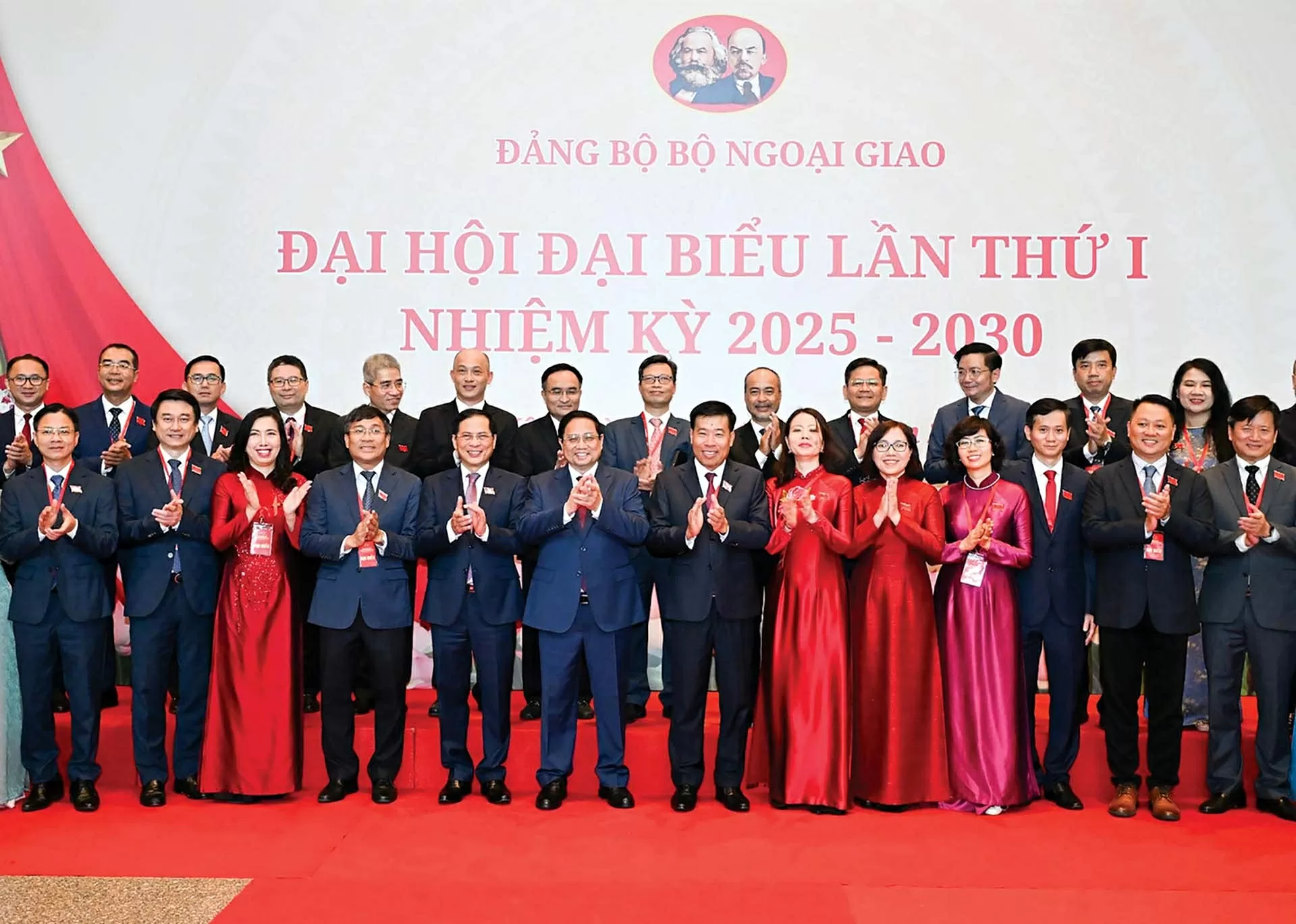 Tiếp nối vẻ vang, vươn mình cùng đất nước