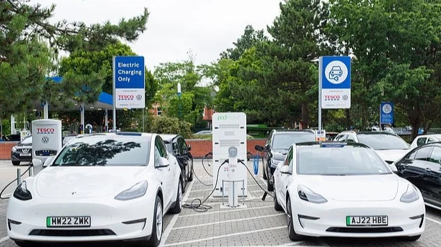 Chính phủ Anh hỗ trợ người mua xe điện như thế nào?