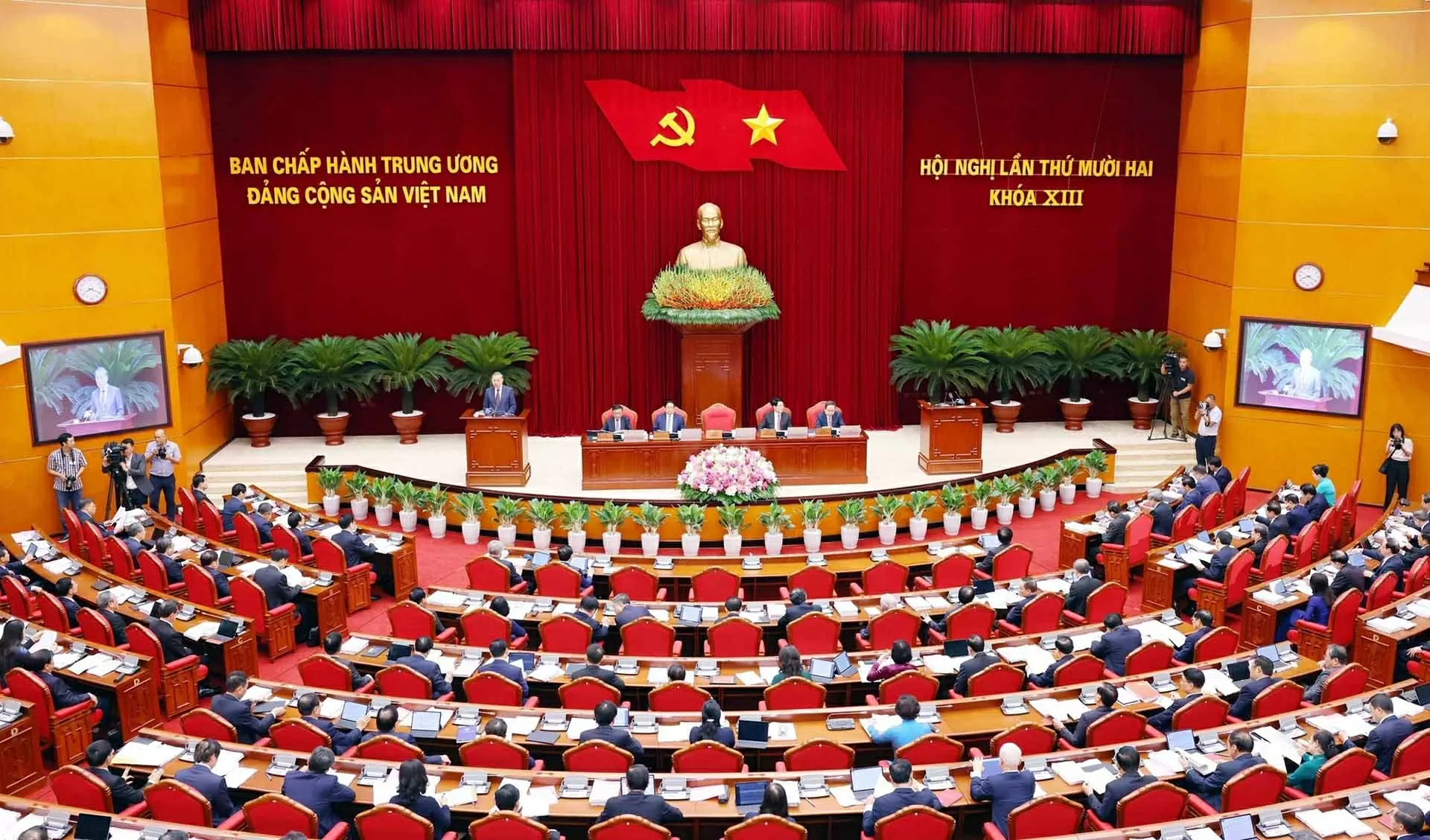 Toàn cảnh phiên khai mạc Hội nghị Trung ương lần thứ 12, Ban Chấp hành Trung ương Đảng khóa XIII. (Nguồn: TTXVN)