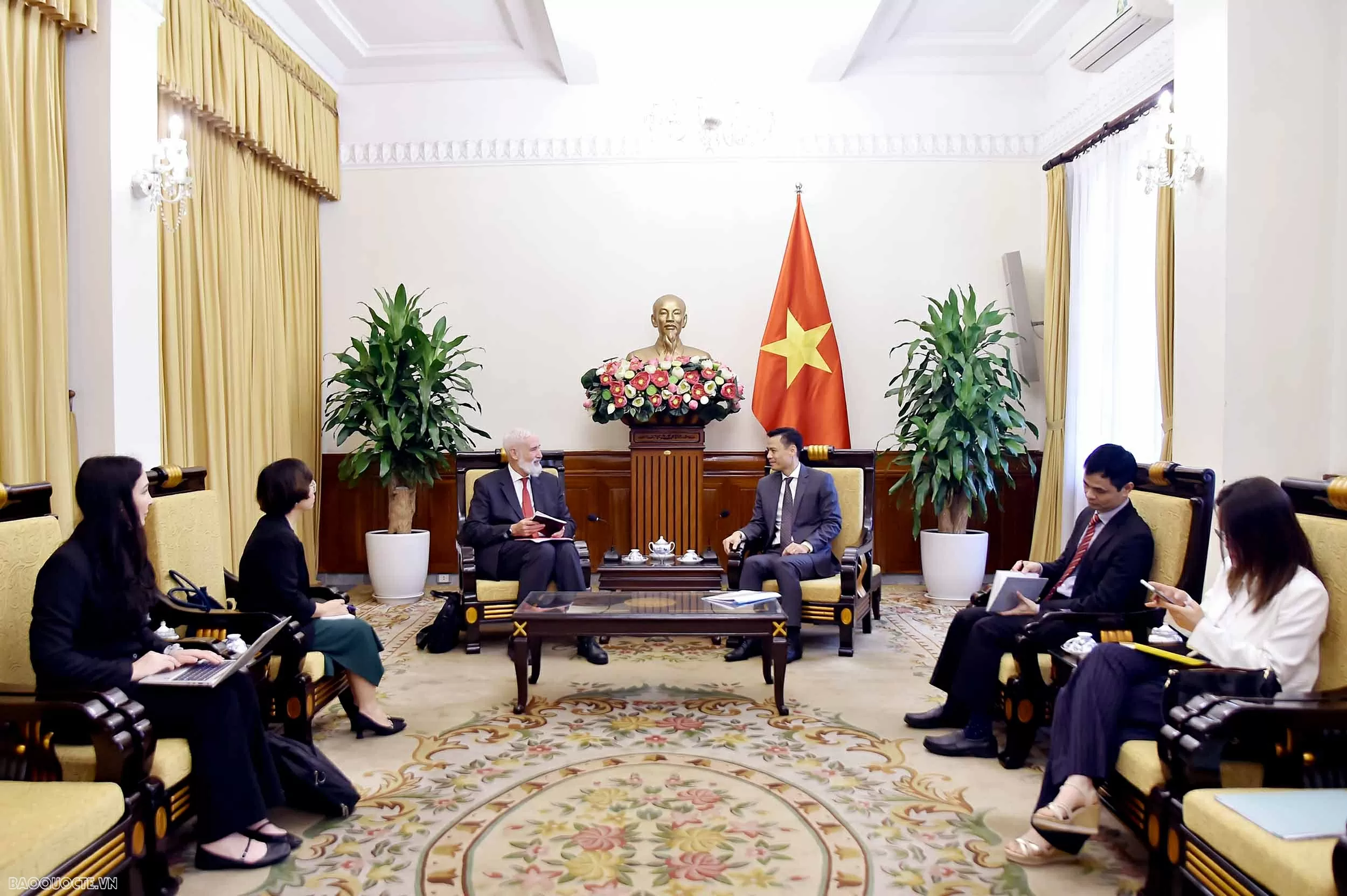 Thứ trưởng Đặng Hoàng Giang làm việc với Đại sứ các nước Cộng đồng Pháp ngữ