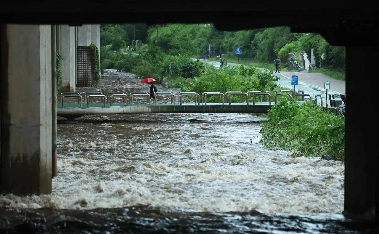 Mưa lớn gây thiệt hại nghiêm trọng tại Hàn Quốc