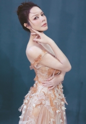 Diễn viên Lý Nhã Kỳ tung bộ ảnh gợi cảm đón tuổi mới