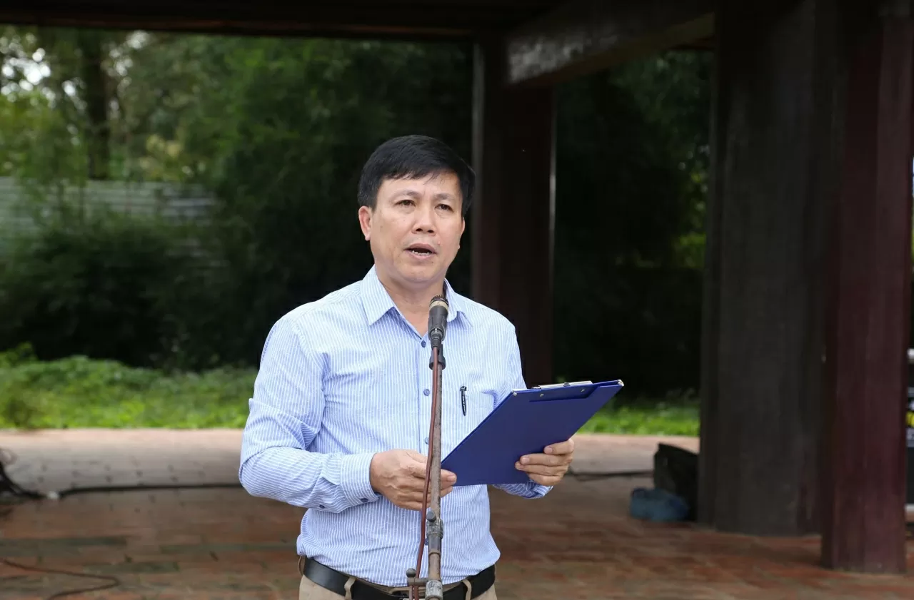 Phó Chủ tịch UBND phường Kon Tum ông Thái Khắc Hòa gửi lời cảm ơn tới đoàn Trại hè Việt Nam. (Ảnh: Thành long)