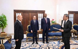 Đại sứ Hoàng Hữu Anh trình Thư ủy nhiệm lên Chủ tịch Hội đồng Tổng thống Yemen