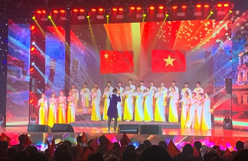 Hoà chung khúc ca tình hữu nghị Việt Nam-Trung Quốc