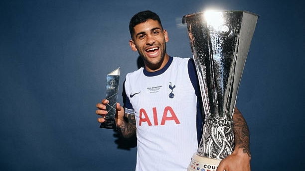 Thomas Frank chúc mừng học trò cũ Mbeumo, chốt tương lai Romero