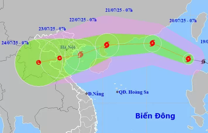 Dự báo hướng đi và vùng ảnh hưởng bão Wipha sáng 19/7. (Nguồn: NCHMF)