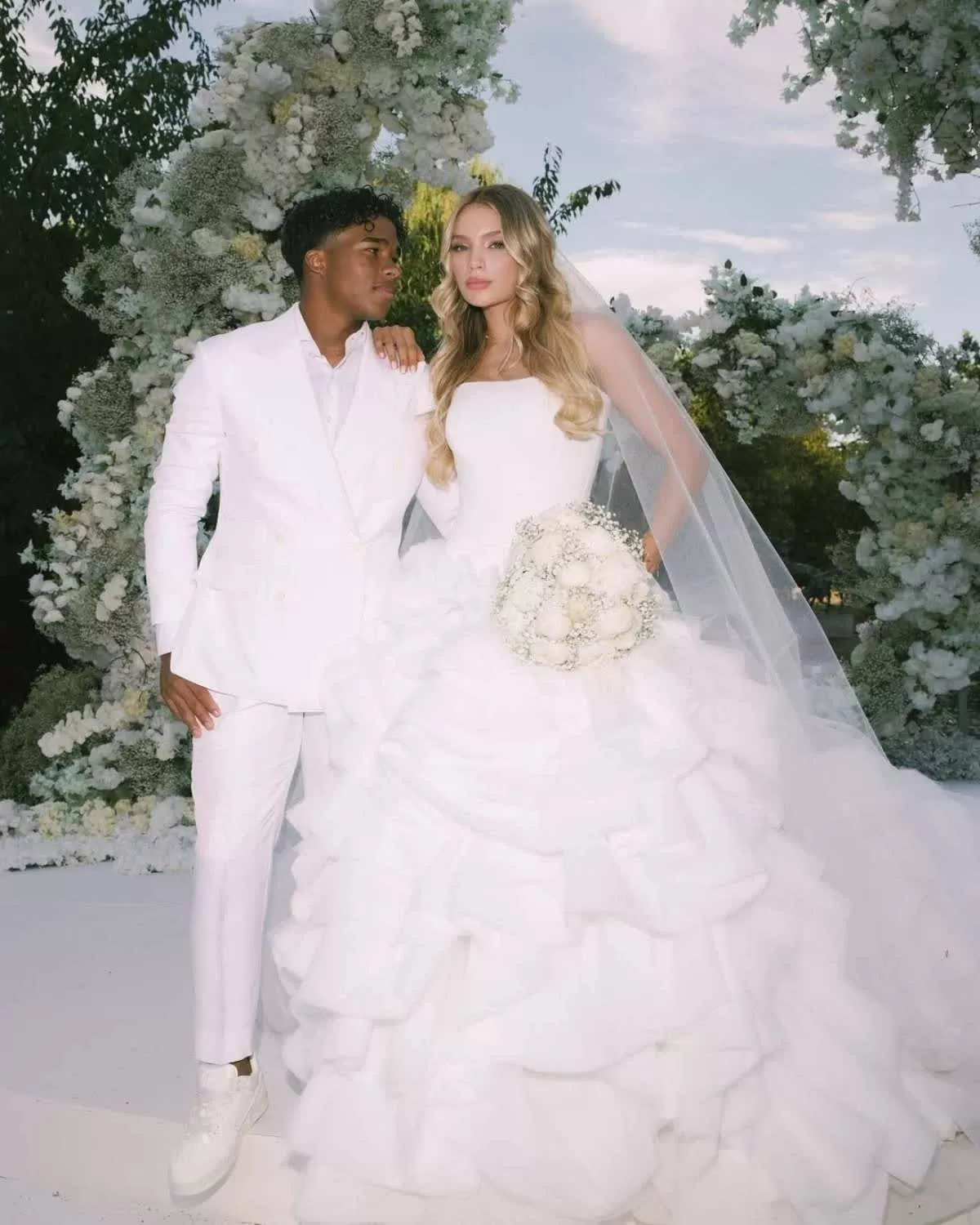 Endrick hạnh phúc bên người mẫu 24 tuổi. (Nguồn: X)