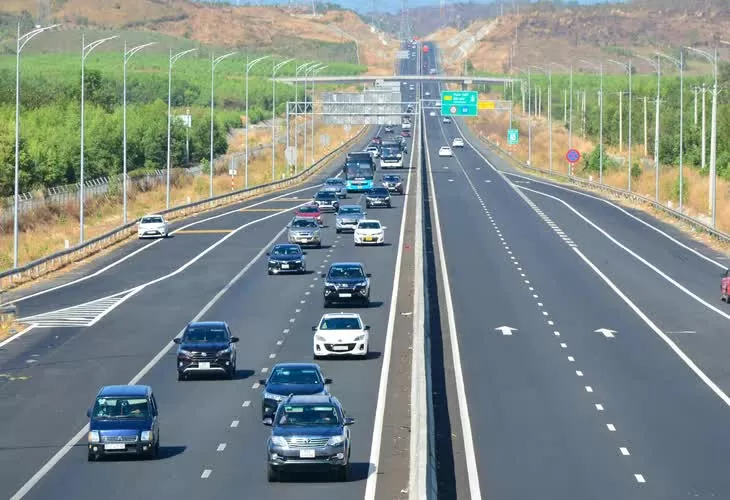 Tỉnh Lâm Đồng mới xứng đáng trở thành điển hình cho công tác tái cấu trúc không gian phát triển Tỉnh Lâm Đồng mới xứng đáng trở thành điển hình cho công tác tái cấu trúc không gian phát triển