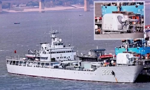 Pháo điện từ lắp trên tàu đổ bộ Type-072III hồi tháng 2/2018. Ảnh: SCMP.
