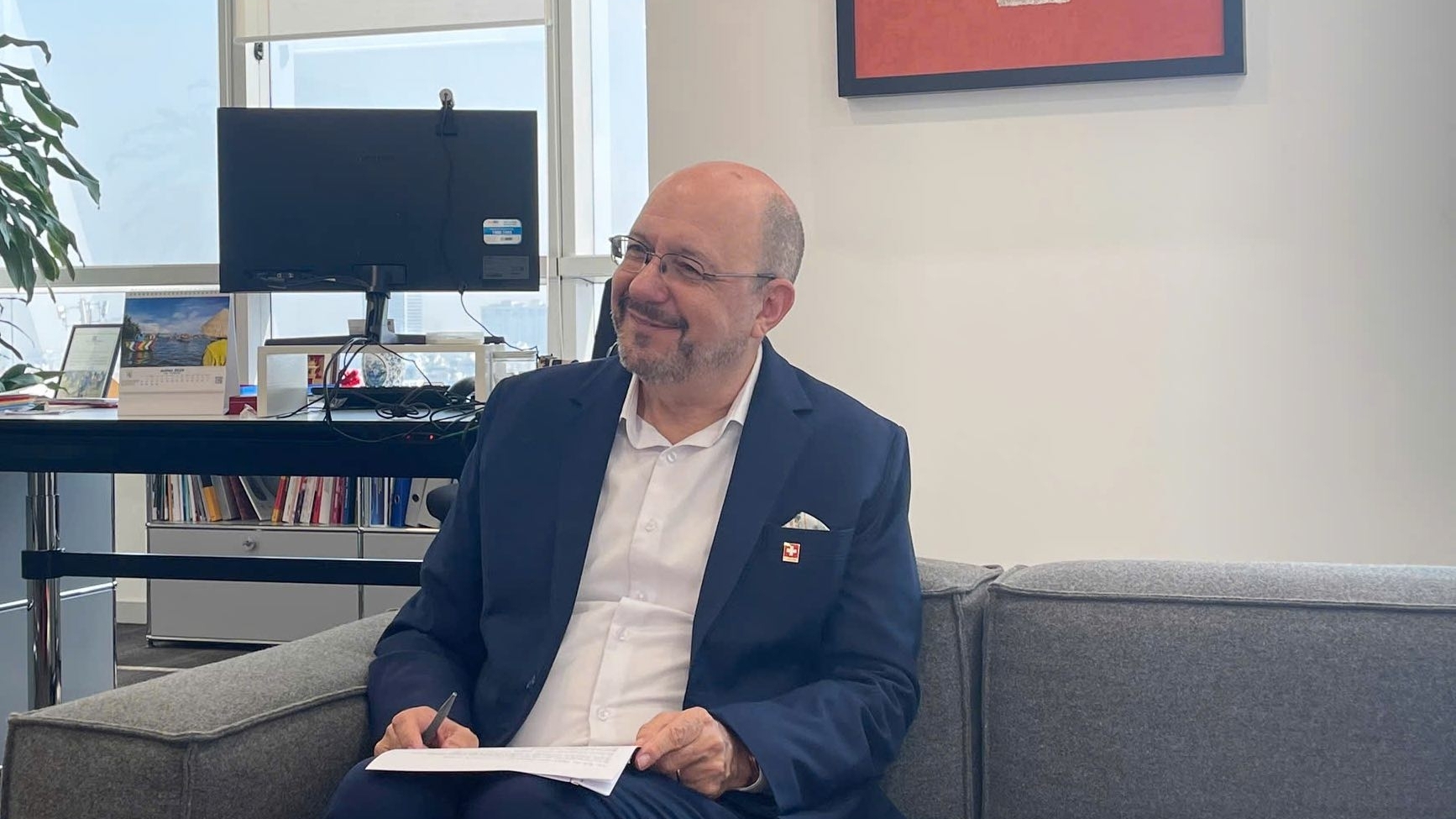 Đại sứ Thụy Sỹ Thomas Gass: Bầu cử Quốc hội khóa XVI là dịp để đảm bảo mọi chủ trương, chính sách được thực thi với tinh thần vì nhân dân