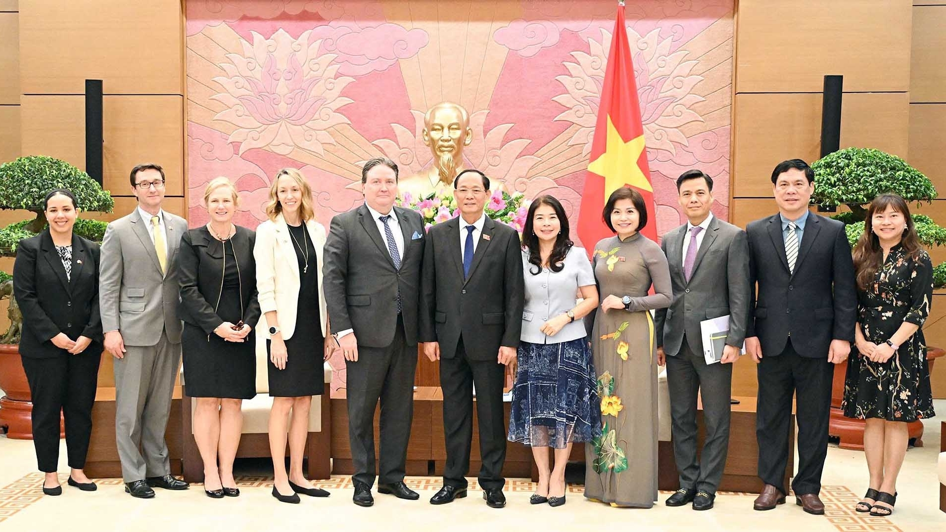 pho chu tich quoc hoi tran quang phuong tiep dai su hoa ky tai viet nam