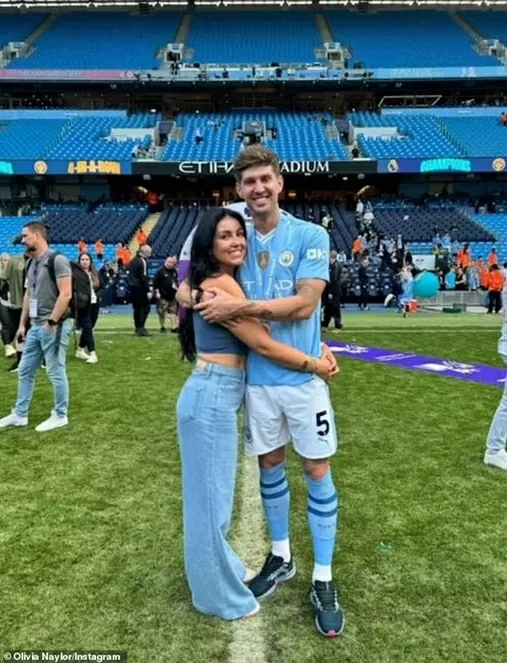 Sao Man City John Stones bí mật tổ chức lễ cưới kéo dài 4 ngày