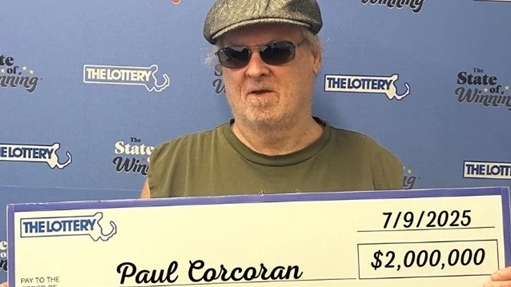 Người đàn ông hai lần trúng số trị giá hàng triệu USD từ cùng một đợt quay Powerball