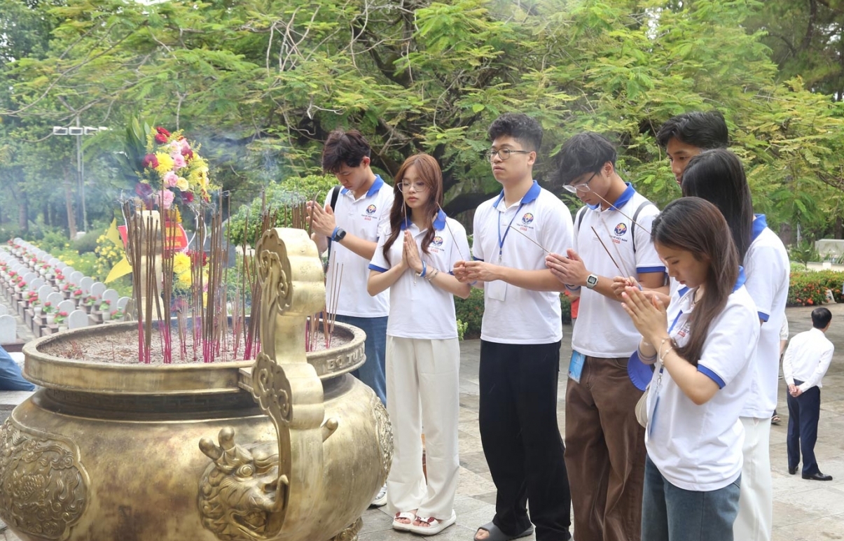 Trại hè Việt Nam 2025: Phút lắng đọng giữa đất thiêng Quảng Trị