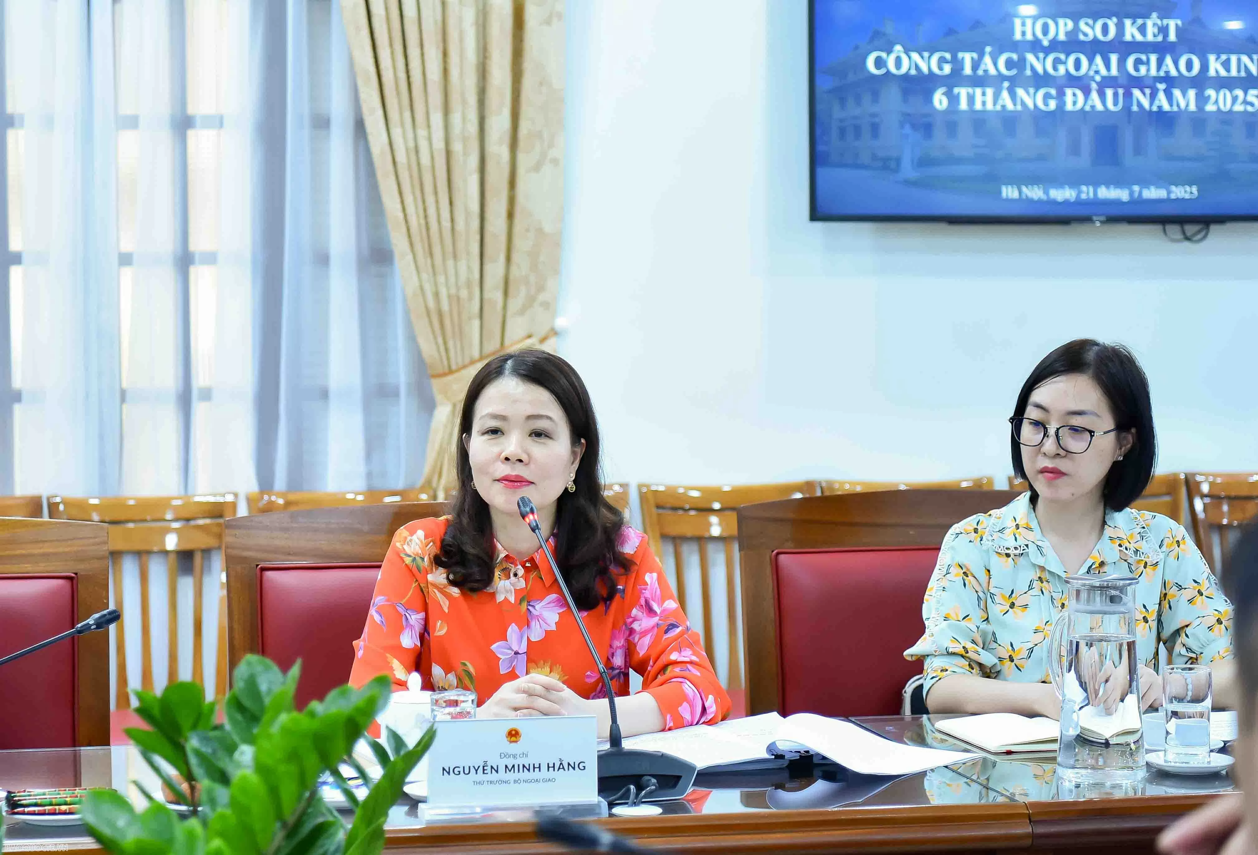 Ngày 21/7, Thứ trưởng Bộ Ngoại giao Nguyễn Minh Hằng đã chủ trì cuộc họp sơ kết công tác ngoại giao kinh tế 6 tháng đầu năm 2025 của Ban Chỉ đạo ngoại giao kinh tế, Bộ Ngoại giao. (Ảnh: Hoàng Hồng) Ngày 21/7, Thứ trưởng Bộ Ngoại giao Nguyễn Minh Hằng đã chủ trì cuộc họp sơ kết công tác ngoại giao kinh tế 6 tháng đầu năm 2025 của Ban Chỉ đạo ngoại giao kinh tế, Bộ Ngoại giao. (Ảnh: Hoàng Hồng)