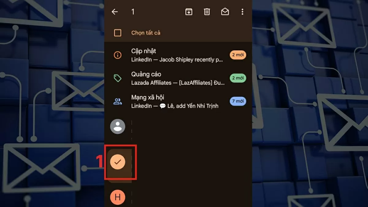 Trong danh sách email, chạm và giữ vào thư muốn xóa cho đến khi nó được chọn. Trong danh sách email, chạm và giữ vào thư muốn xóa cho đến khi nó được chọn.