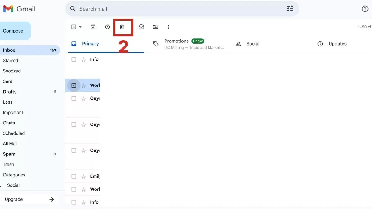 Nhấn vào biểu tượng thùng rác nằm ở thanh công cụ phía trên.