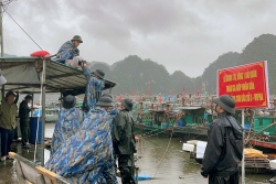 45 cán bộ, chiến sĩ Lữ đoàn 170, Vùng 1 Hải quân giúp dân phòng chống bão Wipha