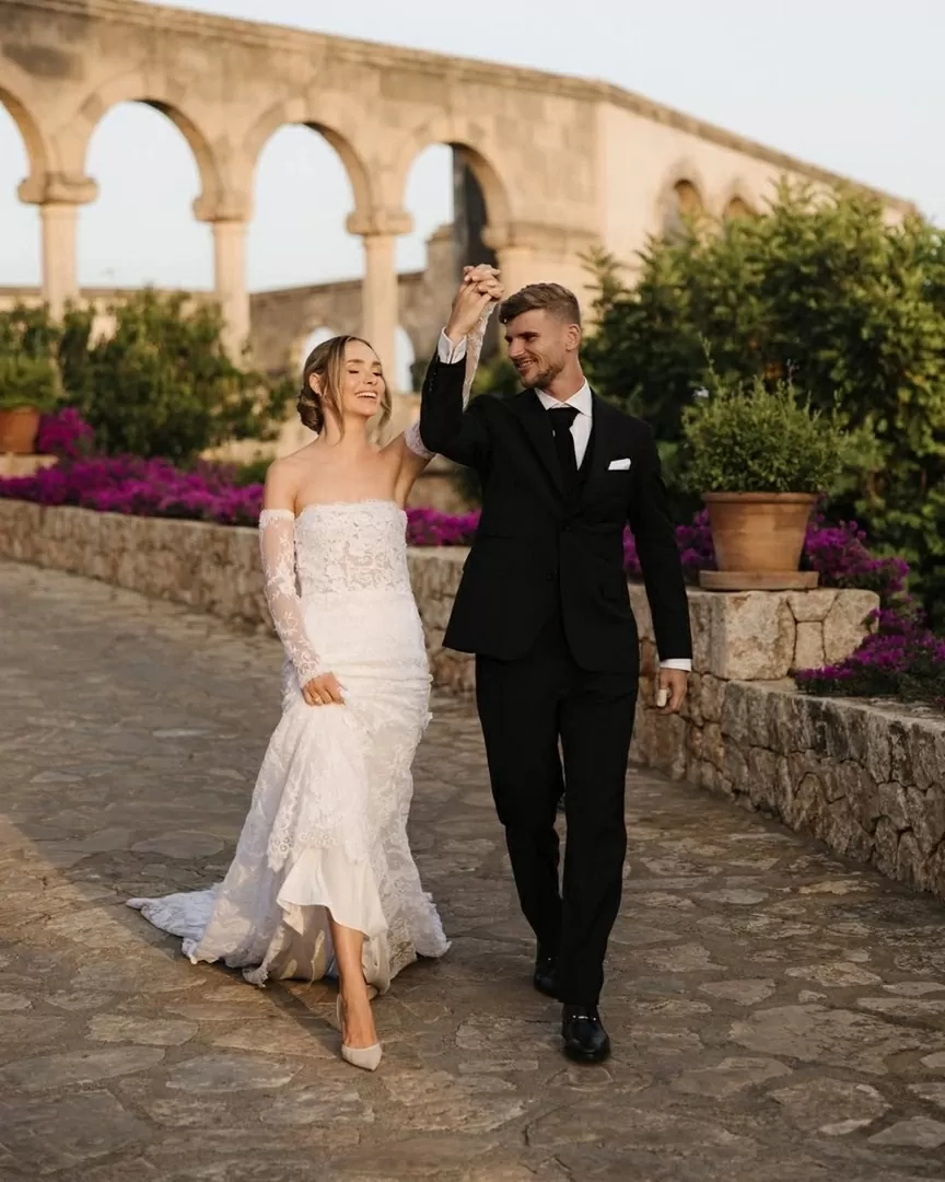 Loạt ngôi sao bóng đá 'tranh thủ' làm đám cưới dịp nghỉ Hè Loạt ngôi sao bóng đá 'tranh thủ' làm đám cưới dịp nghỉ Hè