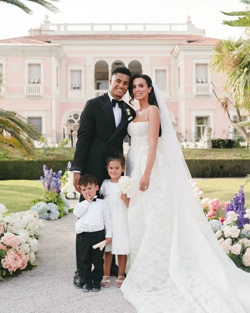 Loạt ngôi sao bóng đá 'tranh thủ' làm đám cưới dịp nghỉ Hè Loạt ngôi sao bóng đá 'tranh thủ' làm đám cưới dịp nghỉ Hè