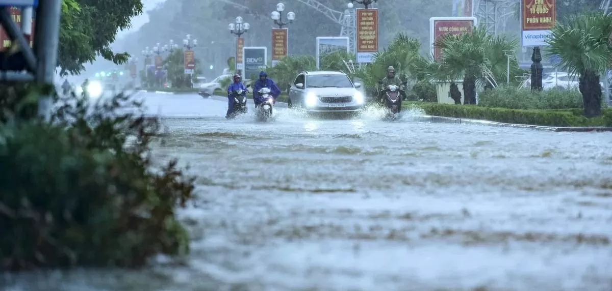 Mưa lớn do bão số 3, nhiều tuyến phố trung tâm Thanh Hóa bị ngập nặng