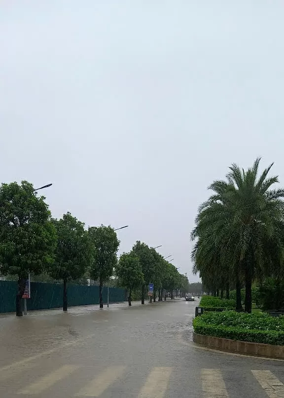 Mưa lớn do bão số 3 (bão Wipha), nhiều tuyến phố trung tâm Thanh Hóa bị ngập trong nước