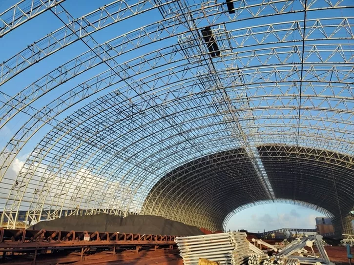 Nhà kho vượt nhịp 170m tại Khu liên hợp gang thép Hòa Phát Dung Quất. Nhà kho vượt nhịp 170m tại Khu liên hợp gang thép Hòa Phát Dung Quất.