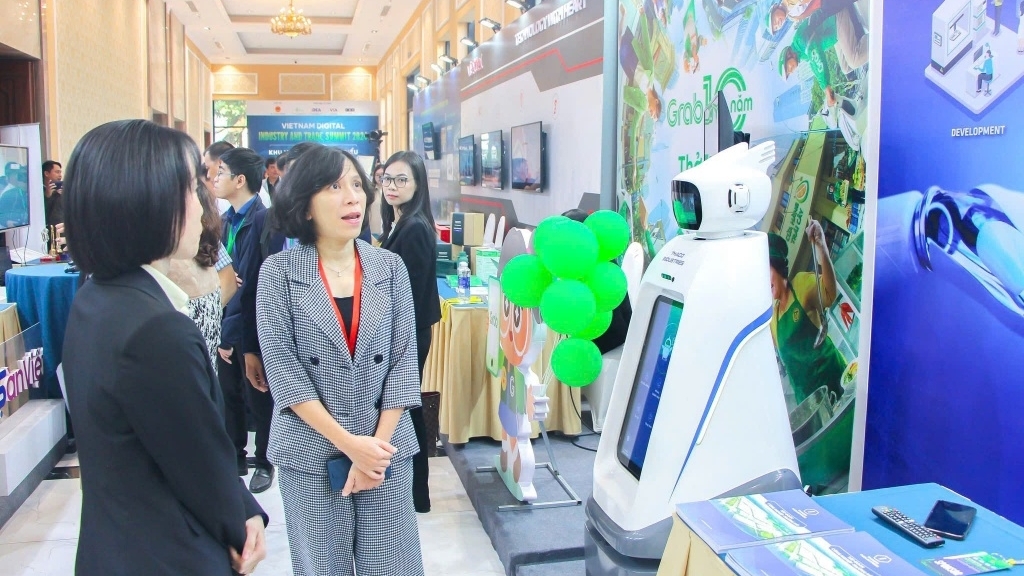 thuong mai dien tu xuyen bien gioi dan tro thanh phan cot loi trong chien luoc xuat khau cua doanh nghiep viet