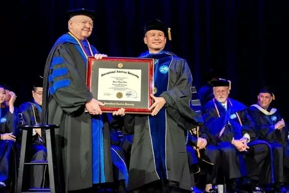 Một doanh nhân Việt Nam được phong tặng danh hiệu Giáo sư danh dự tại Mỹ Một doanh nhân Việt Nam được phong tặng danh hiệu Giáo sư danh dự tại Mỹ