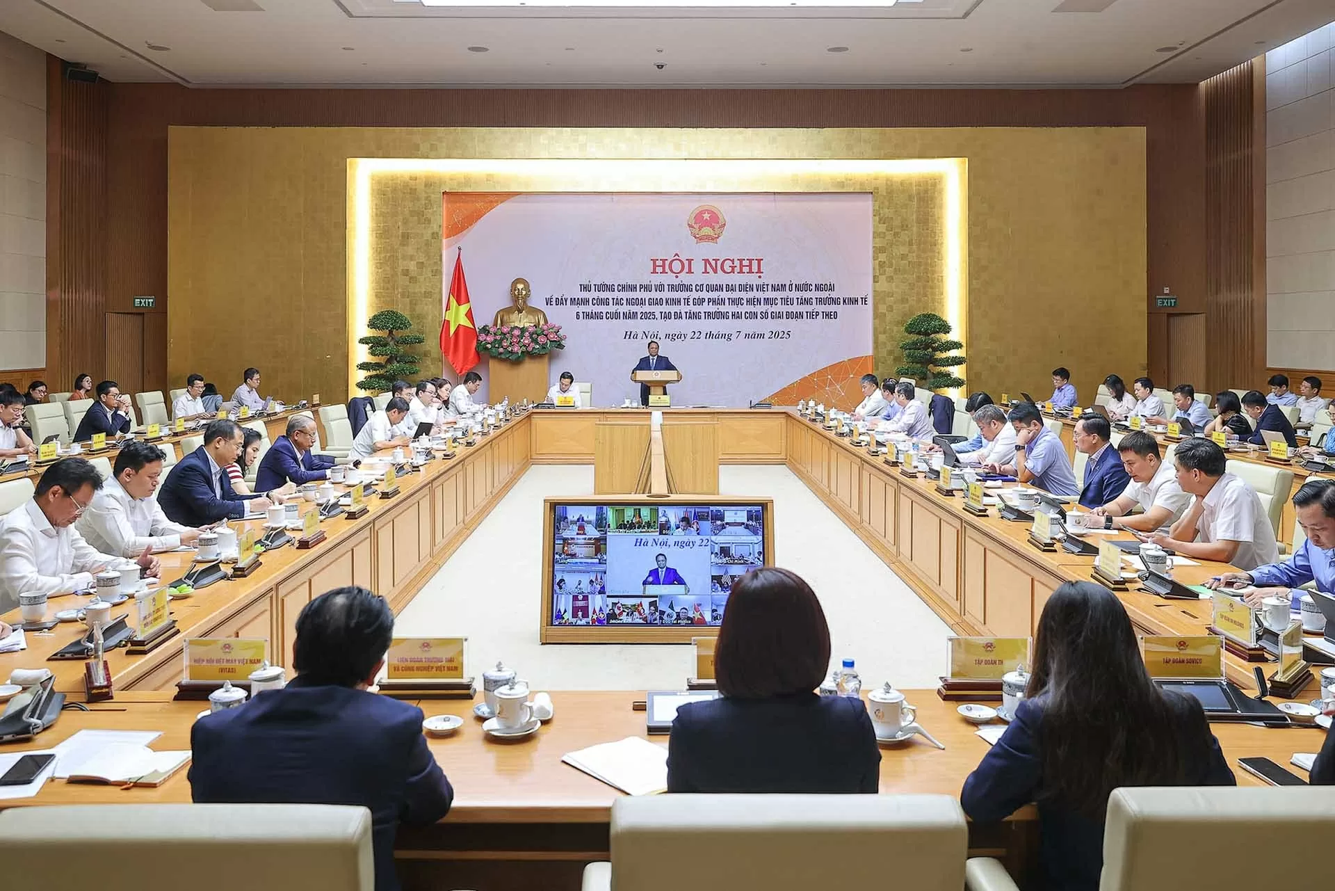 Thủ tướng Phạm Minh Chính chủ trì Hội nghị với các Trưởng Cơ quan đại diện Việt Nam ở nước ngoài. (Nguồn: VGP)
