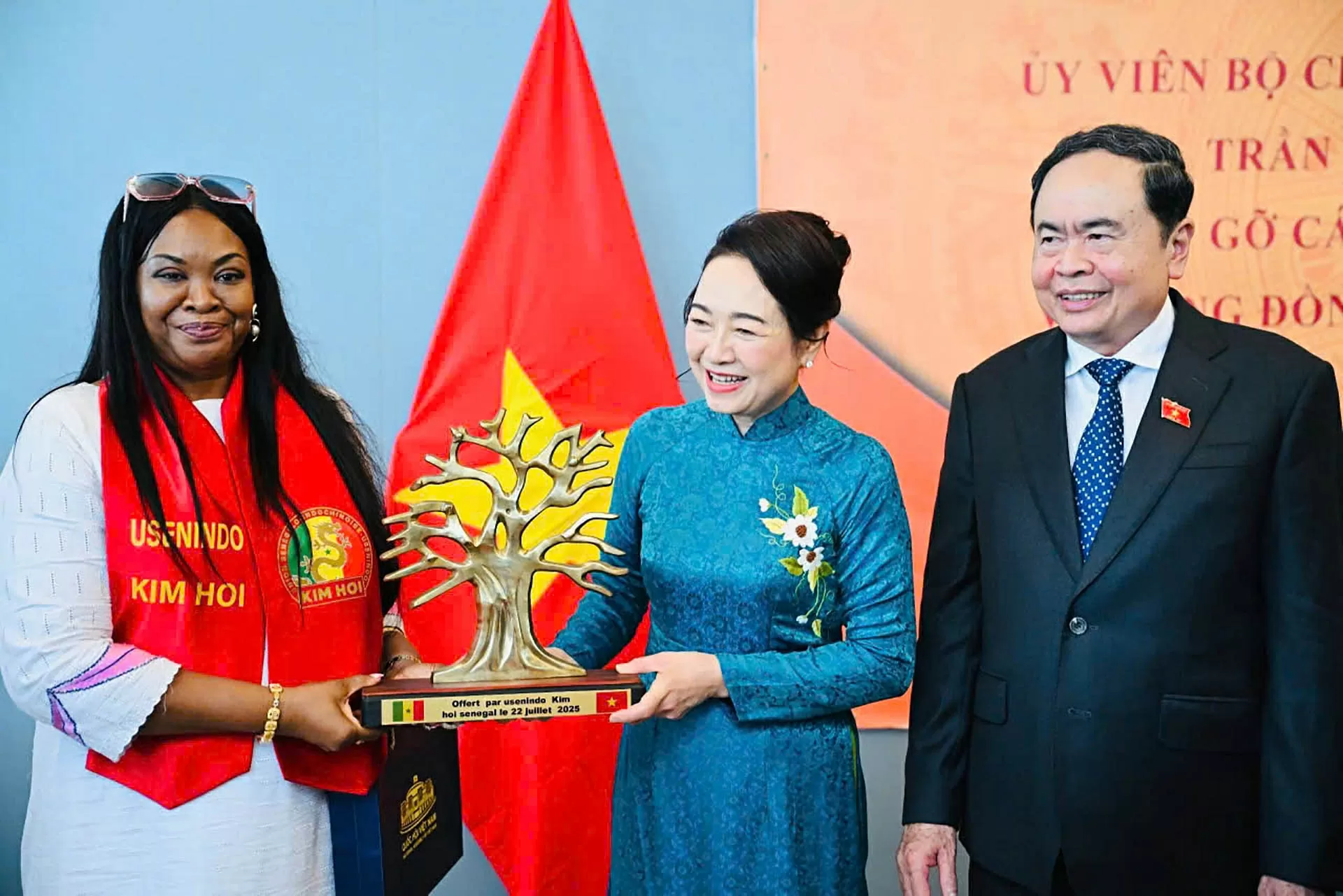 Chủ tịch Quốc hội Trần Thanh Mẫn gặp gỡ cộng đồng người Việt Nam tại Senegal