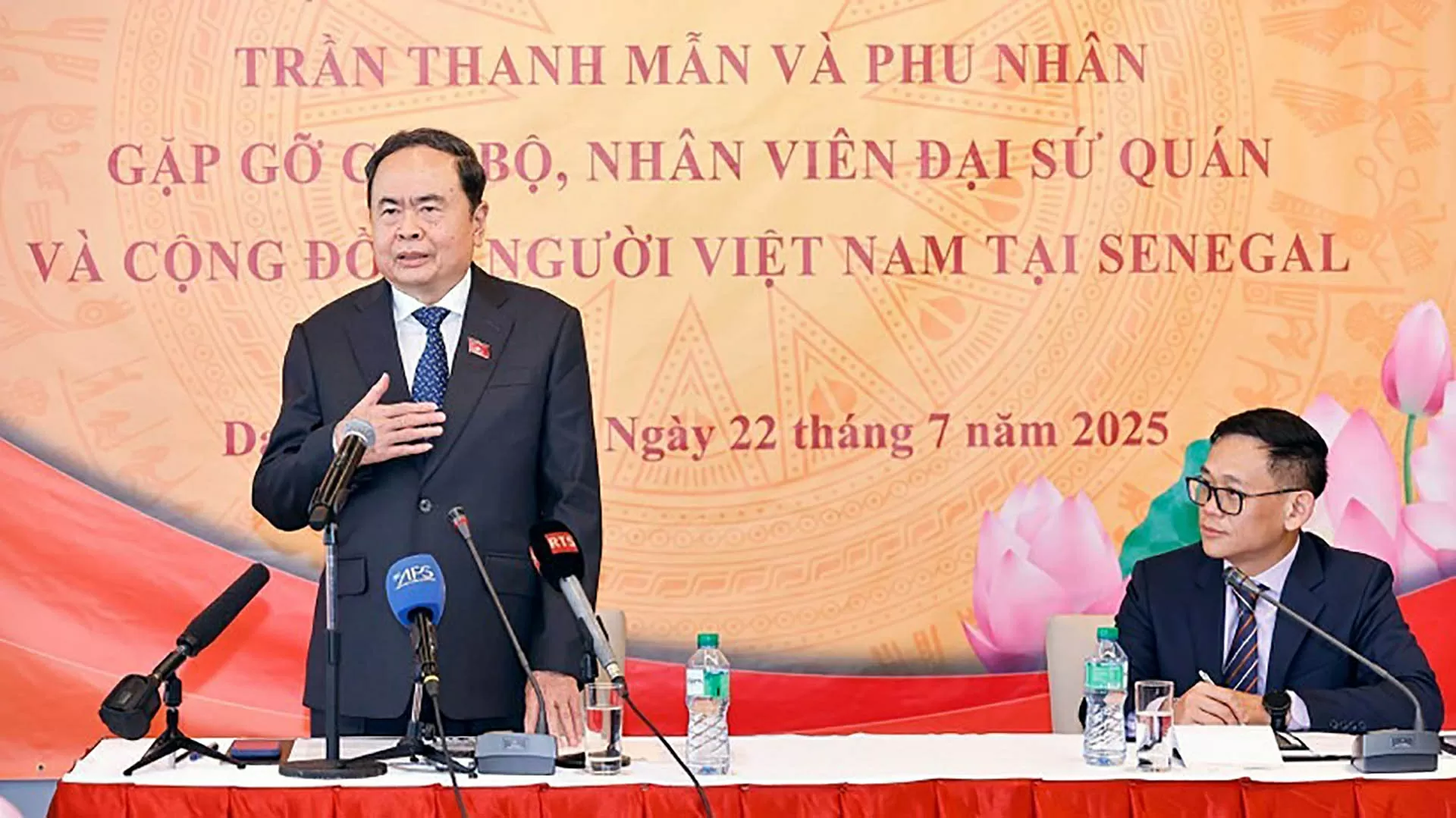 Chủ tịch Quốc hội Trần Thanh Mẫn gặp gỡ cộng đồng người Việt Nam tại Senegal Chủ tịch Quốc hội Trần Thanh Mẫn gặp gỡ cộng đồng người Việt Nam tại Senegal