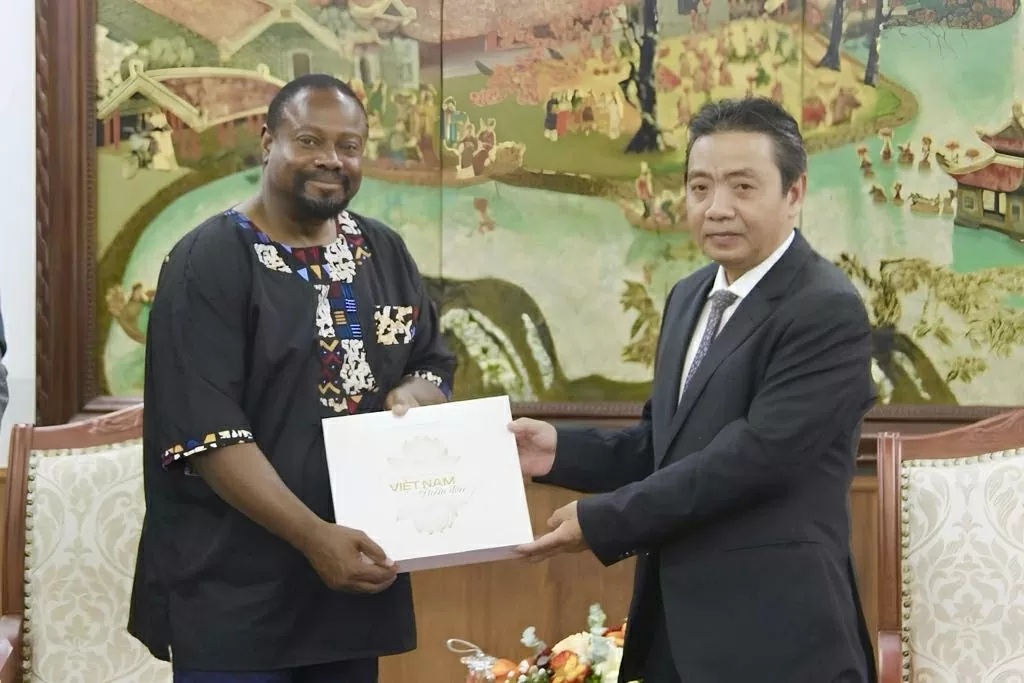 Chuyên gia UNESCO sẵn sàng hỗ trợ Việt Nam trong bảo tồn, phát huy giá trị của di sản tư liệu UNESCO sẵn sàng hỗ trợ Việt Nam trong bảo tồn, phát huy giá trị của di sản tư liệu