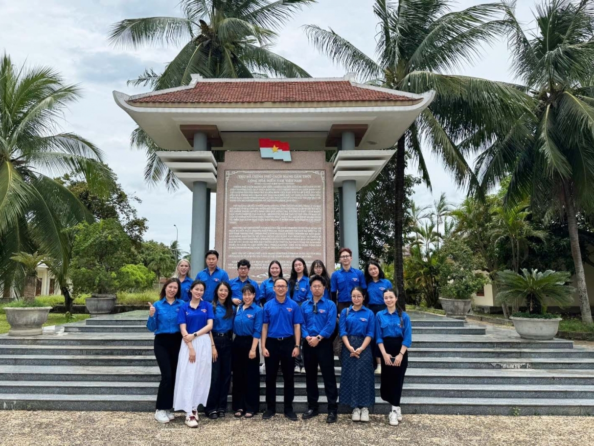 Đoàn Thanh niên Bộ Ngoại giao thăm Trụ sở Chính phủ Cách mạng lâm thời Cộng hòa miền Nam Việt Nam