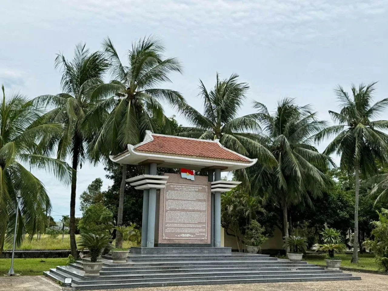 Đoàn Thanh niên Bộ Ngoại giao thăm Trụ sở Chính phủ Cách mạng lâm thời Cộng hòa miền Nam Việt Nam