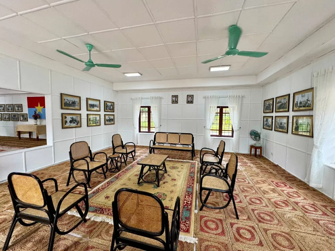 thăm trụ sở chính phủ CM lâm thời miền nam VN