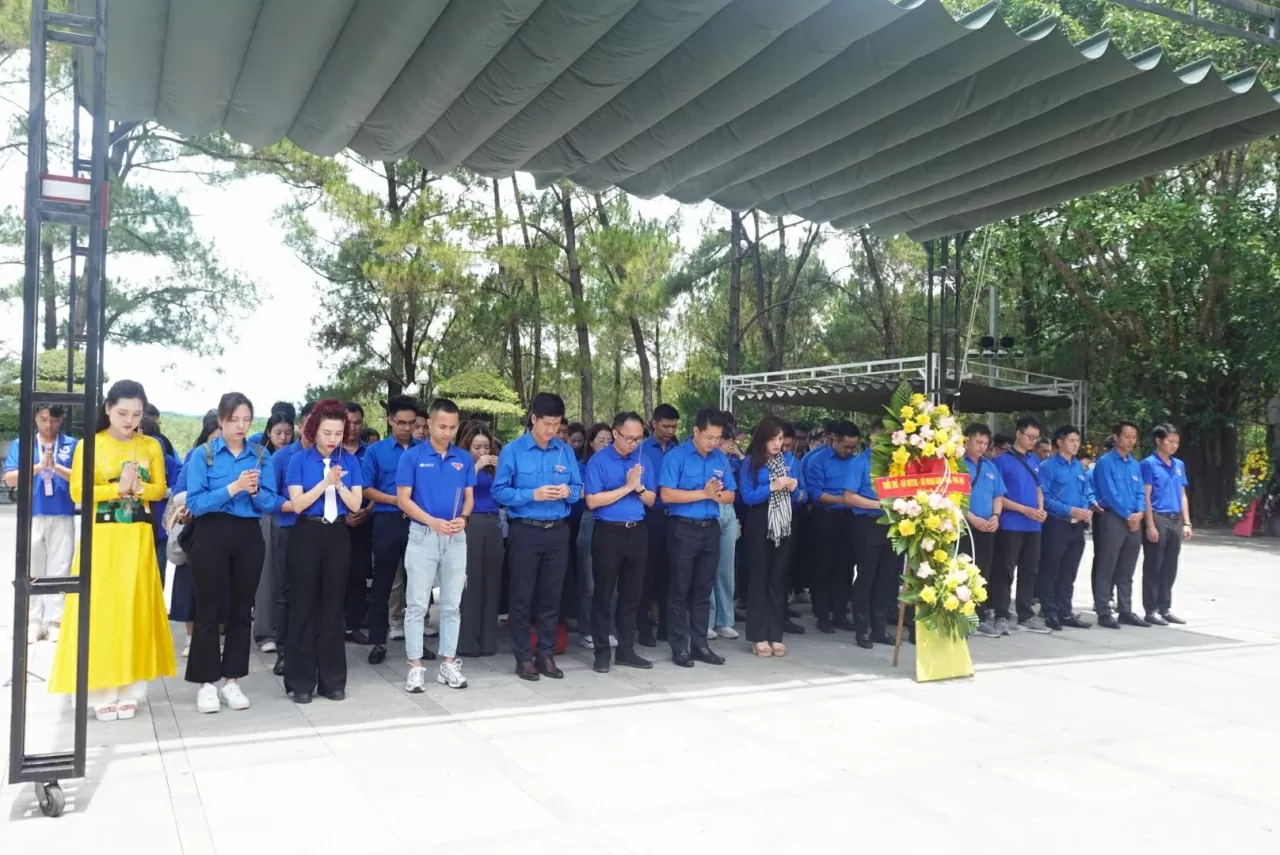 Đoàn Thanh niên Bộ Ngoại giao thăm Trụ sở Chính phủ Cách mạng lâm thời Cộng hòa miền Nam Việt Nam