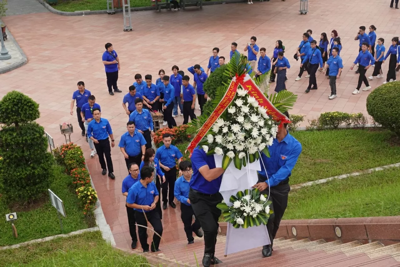 Đoàn Thanh niên Bộ Ngoại giao thăm Trụ sở Chính phủ Cách mạng lâm thời Cộng hòa miền Nam Việt Nam