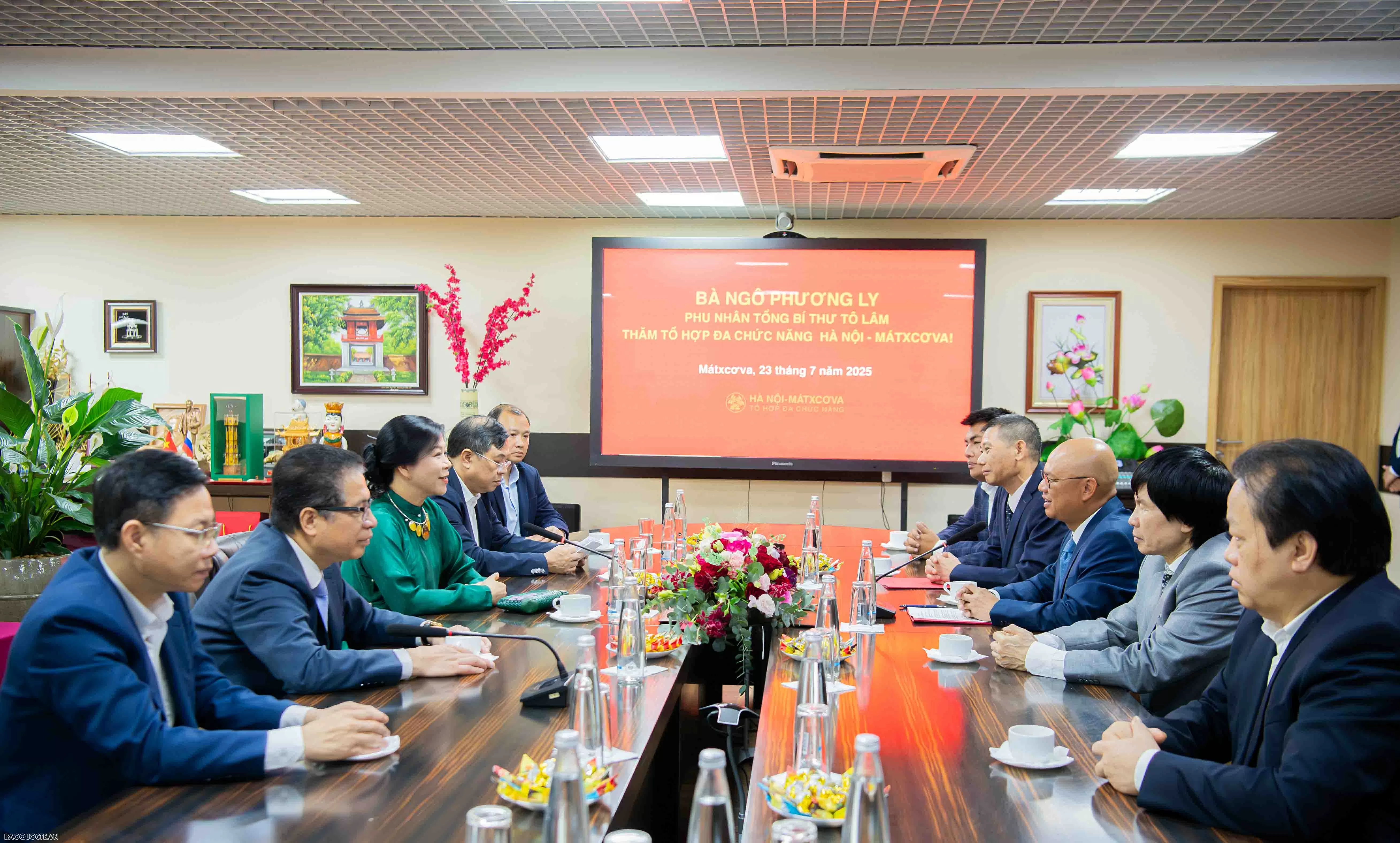 Phu nhân Tổng Bí thư Tô Lâm thăm lớp học tiếng Việt tại Nga Phu nhân Tổng Bí thư Tô Lâm thăm lớp học tiếng Việt tại Nga