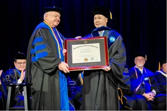 Bác sĩ Việt Nam được vinh danh và trao bằng Giáo sư danh dự tại Mỹ Bác sĩ Việt Nam được vinh danh và trao bằng Giáo sư danh dự tại Mỹ