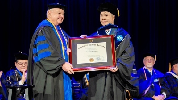 Bác sĩ Việt Nam được vinh danh và trao bằng Giáo sư danh dự tại Mỹ