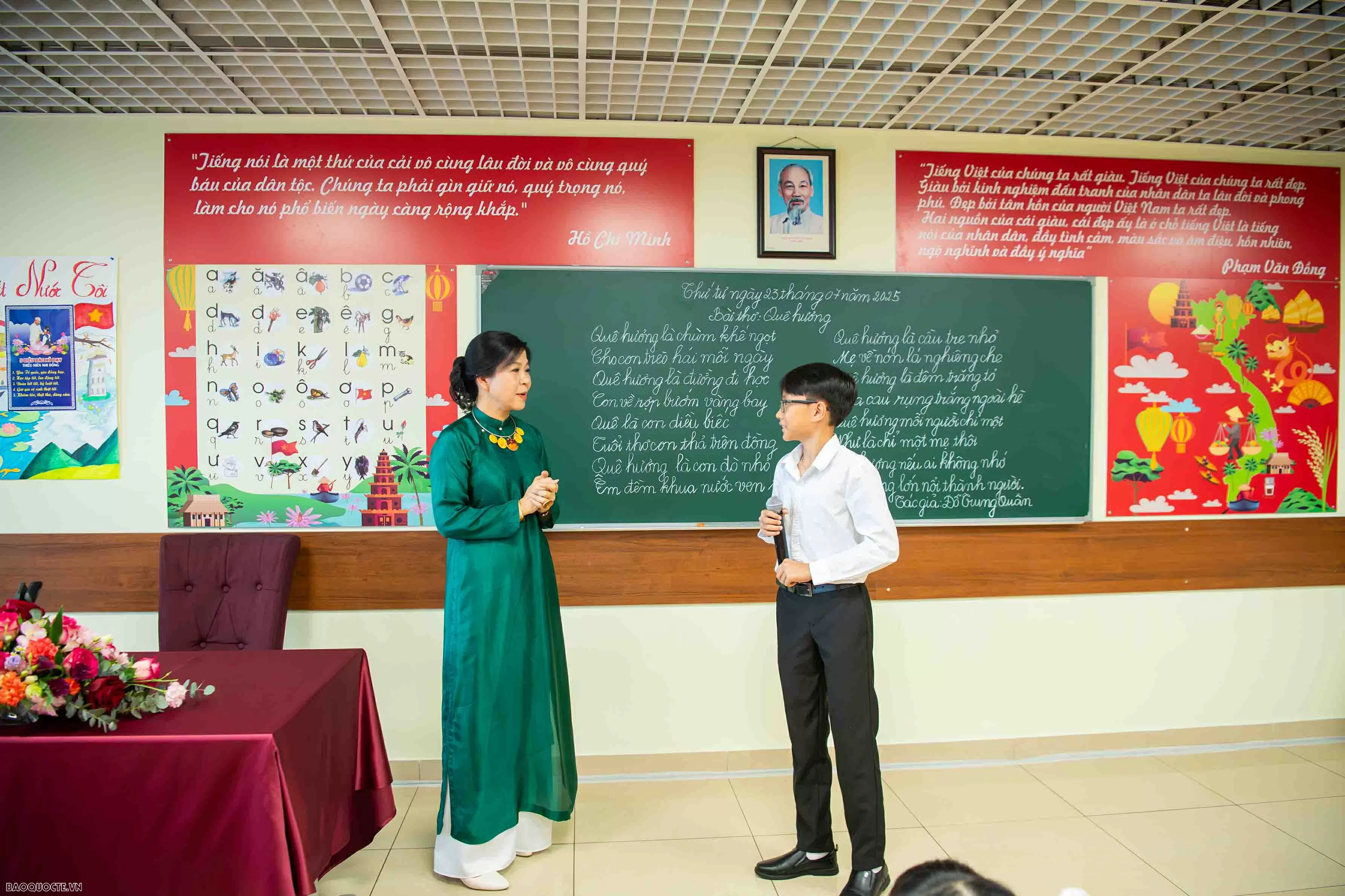 Phu nhân Tổng Bí thư Tô Lâm thăm lớp học tiếng Việt tại Nga