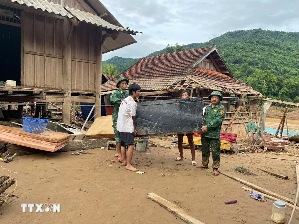 Nghệ An: Xã biên giới Mỹ Lý tan hoang sau mưa lũ